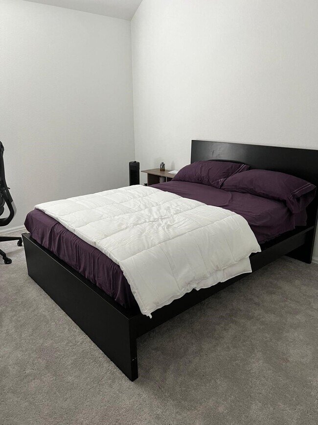 Building Photo - 26602 Ledgemont Dr