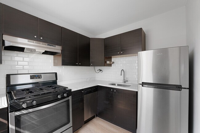 Building Photo - 5858 N Sheridan Rd