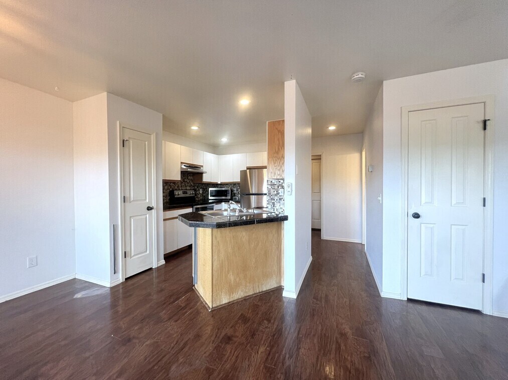 Building Photo - 5851 N Cobbler Ln