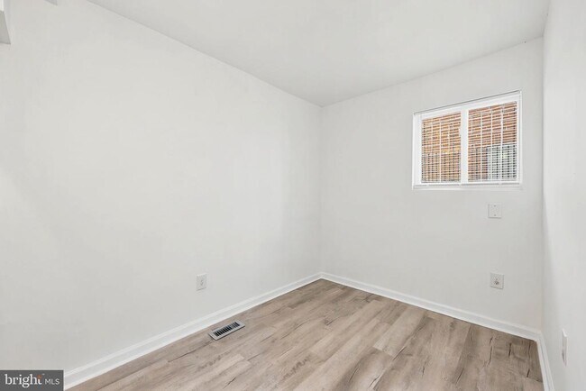 Building Photo - 1506 S Bambrey St