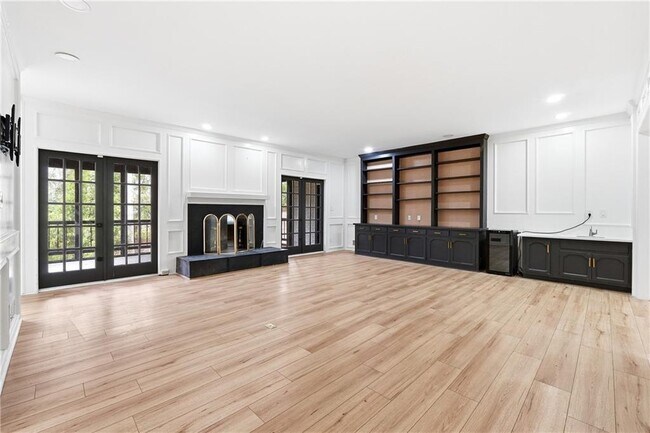 Building Photo - 125 River Park Dr