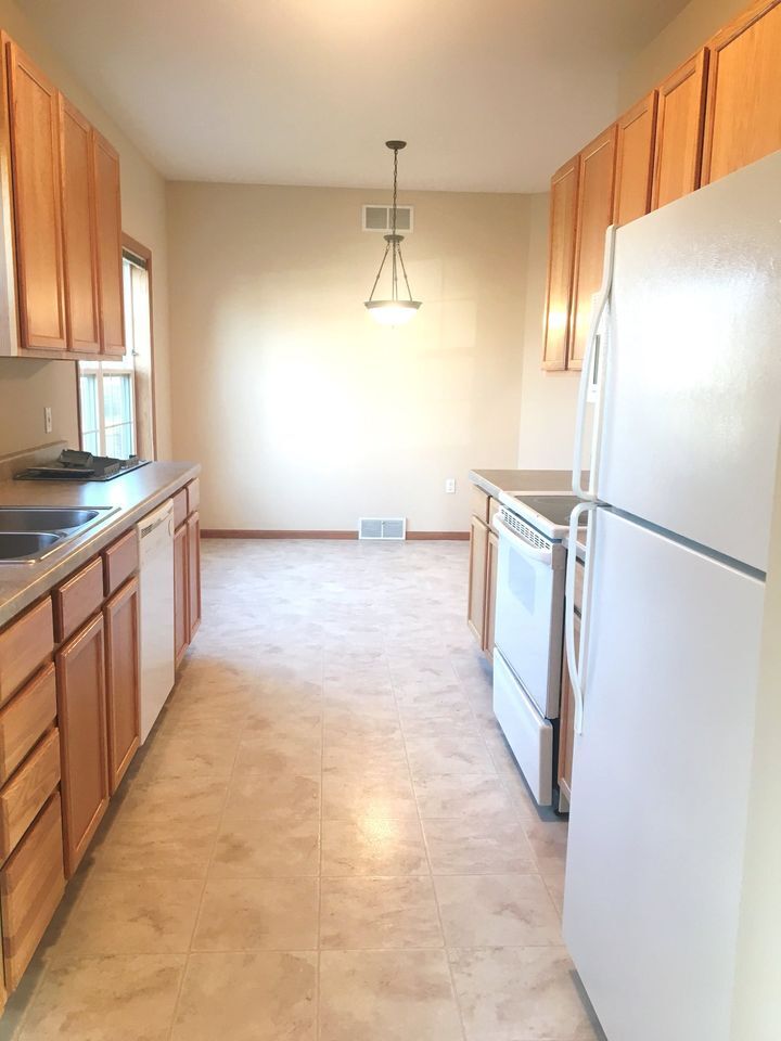 Building Photo - 3745 Maple Grove Dr