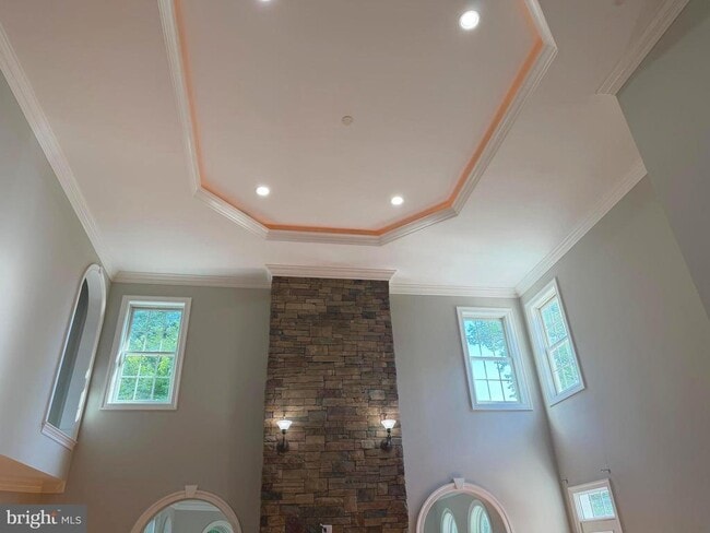 Building Photo - 6529 Fairlawn Dr