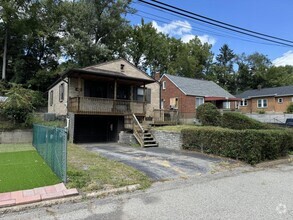 Building Photo - 1844 Younger Ave