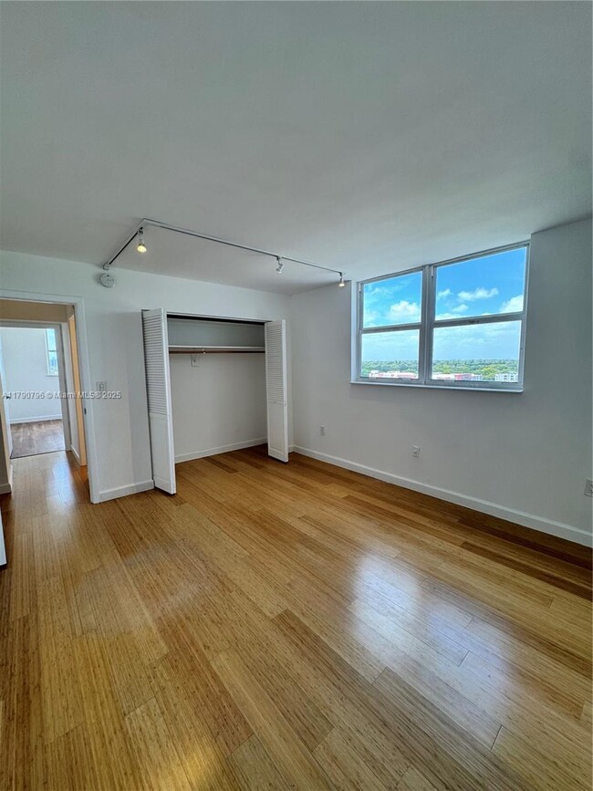 Building Photo - 1470 NE 125th Terrace
