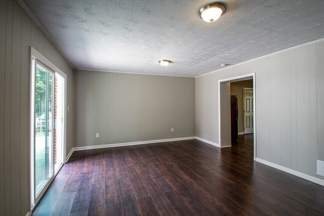 Building Photo - Everything' Is Updated!  4BR, 1BA -  Fully...