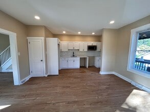 Building Photo - 415 Woodside Ave