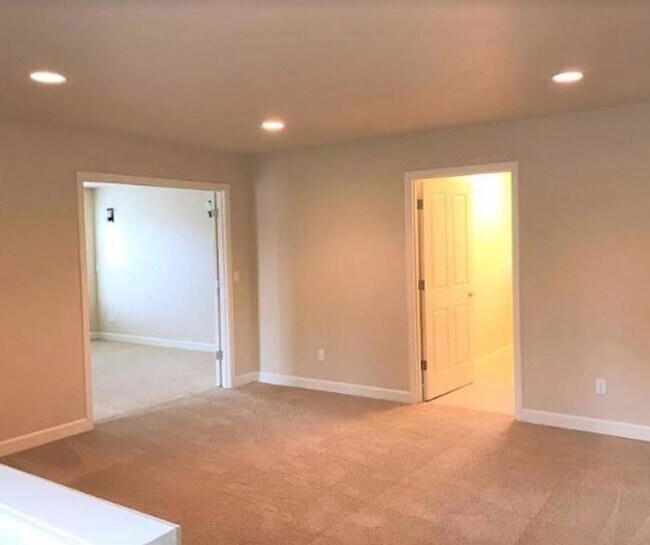 Building Photo - 61538 Aaron Way