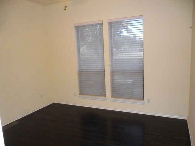 Building Photo - Classic Brookhaven Square Home - Quality T...