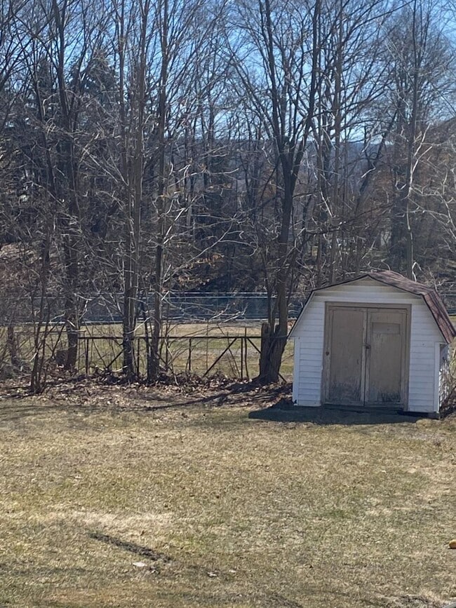 Building Photo - Single Family Home, Valley View School District, Gas heat, Private off Street Parking