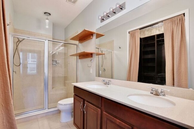 Building Photo - Gorgeous 4/2.5 Spacious Townhome with a Loft Area and a 2 Car Garage in the Desirable Gated Commu...