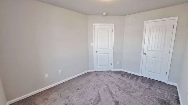 Building Photo - 4 Bed / 2-1/2 Bath Single Family Townhome w/1-Car Garage