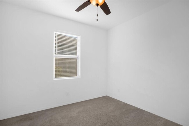 Building Photo - 591 Steerview St