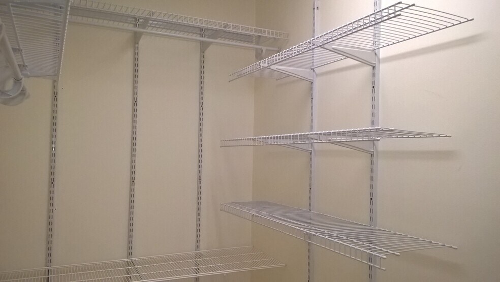 Master Closet - 25116 Plantation Dr NE