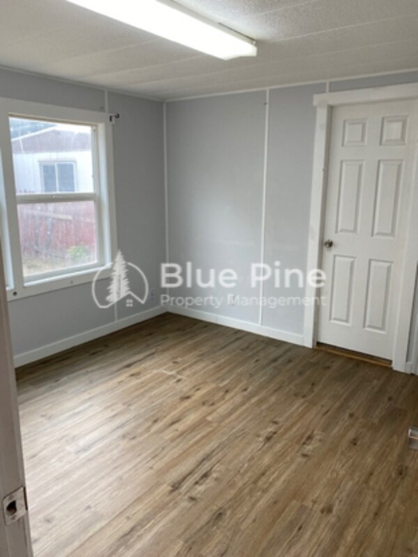 Building Photo - 925 Wilson Ave