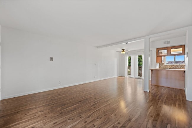 Building Photo - 5430 Linda Vista Rd