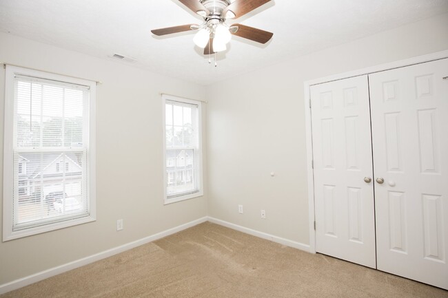 Building Photo - "Charming 4-Bedroom Home with Granite Coun...