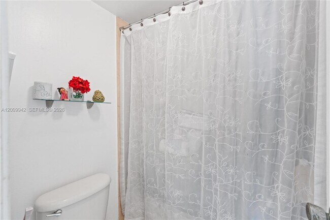 Building Photo - 1301 NE Miami Gardens Dr