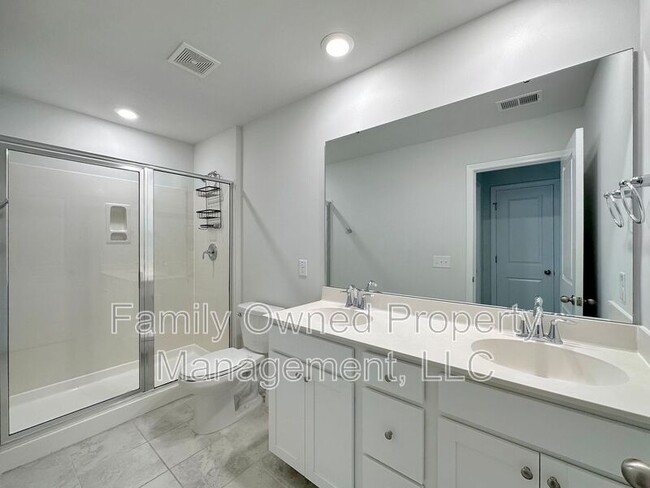 Building Photo - 302 Witch Hazel St