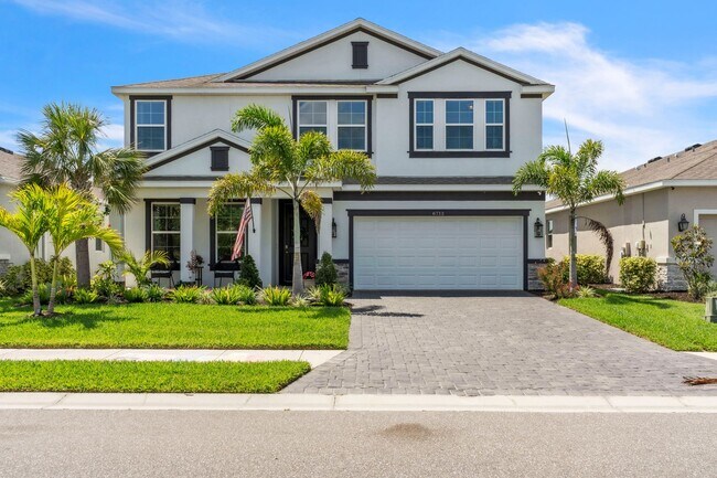Primary Photo - Spacious 5-Bedroom Home with Resort-Style ...