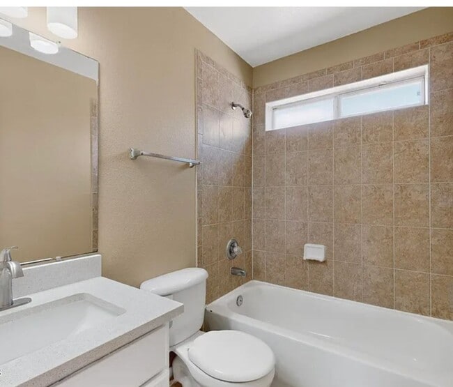 Building Photo - 4 BEDROOM 3 BATHROOM HOME! fully remodeled...