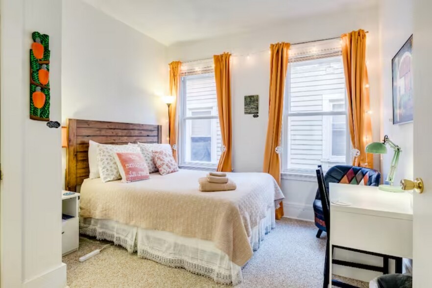 Bedroom 1 - 170 Mansfield St