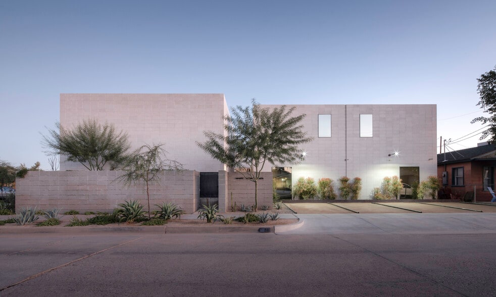 Building Photo - 818 W McKinley St