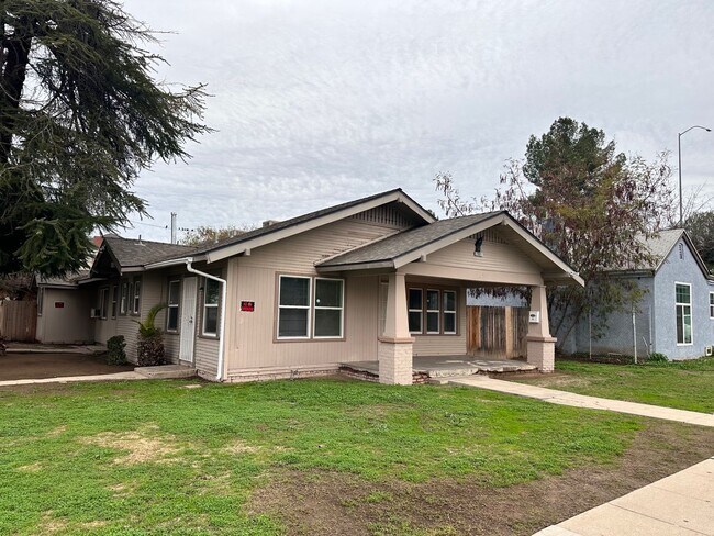 Building Photo - 2901 E Olive Ave