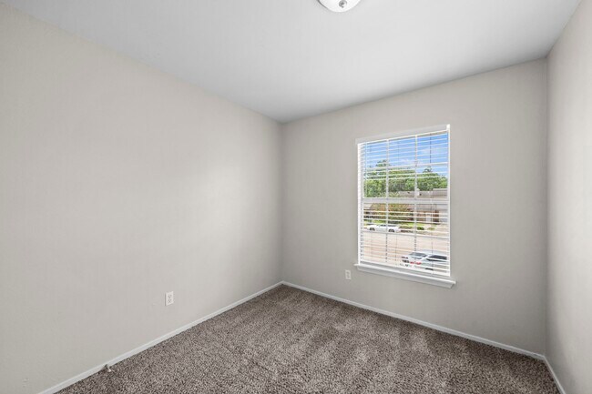 Building Photo - 16723 Running Quail Ct