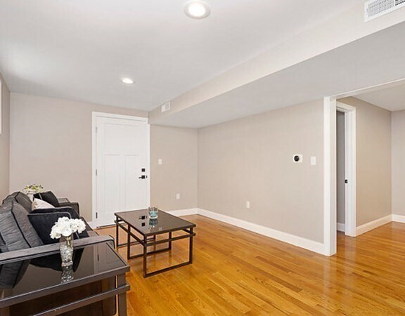 Building Photo - 68 Edward St