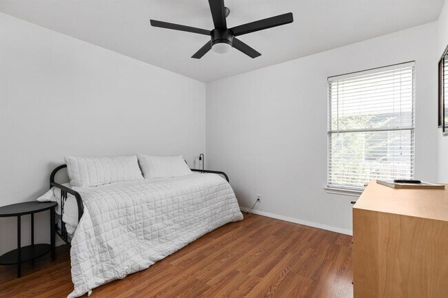 Building Photo - 8904 Kimono Ridge Dr