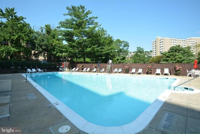 Building Photo - 5340 Holmes Run Pkwy