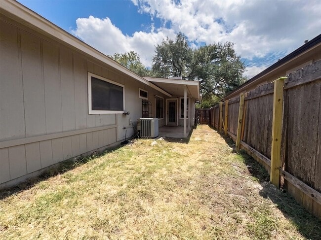 Building Photo - 13004 Campos Dr