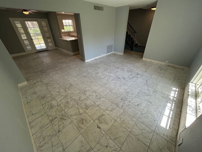 Building Photo - SPACIOUS 2 BEDROOM TOWNHOME IN LAS VEGAS COUNTRY CLUB