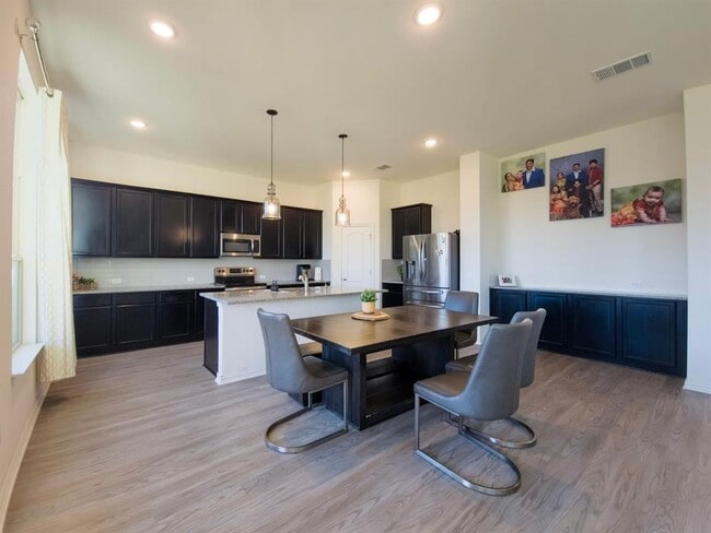 Building Photo - 627 Pheasant Hill Ln