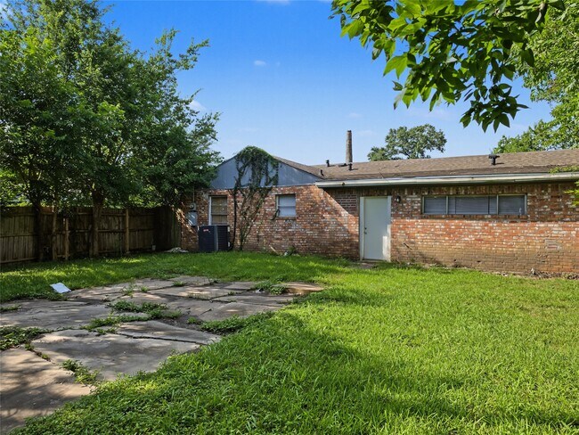 Building Photo - 5427 Willow Glen Dr
