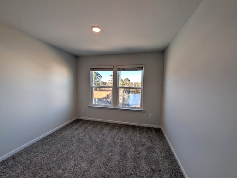 Building Photo - 2837 Farmhouse Dr