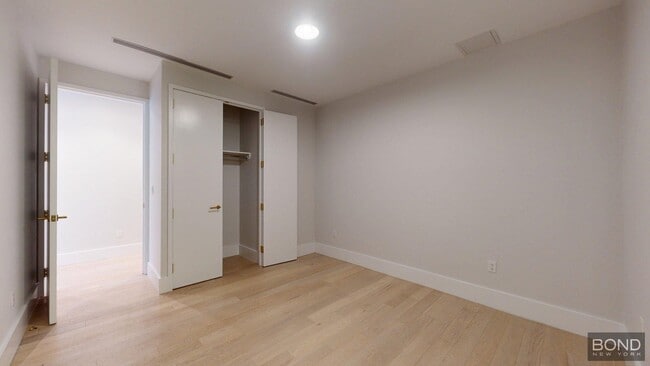 Building Photo - 452 Broome St