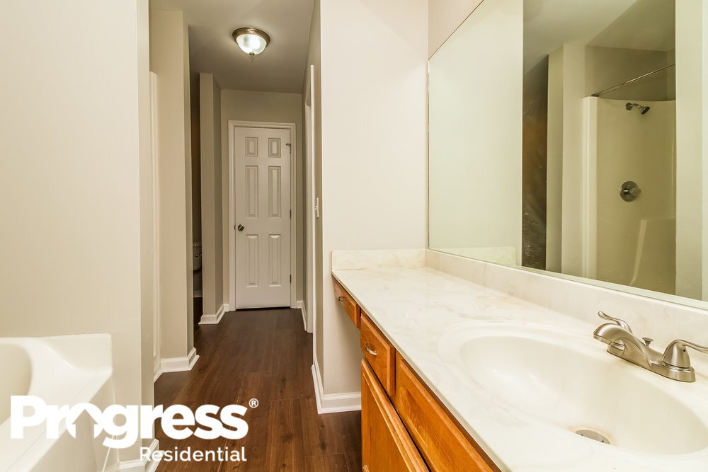 Building Photo - 2140 Liberty Dr