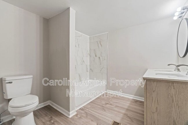 Building Photo - 175 Uphill Dr