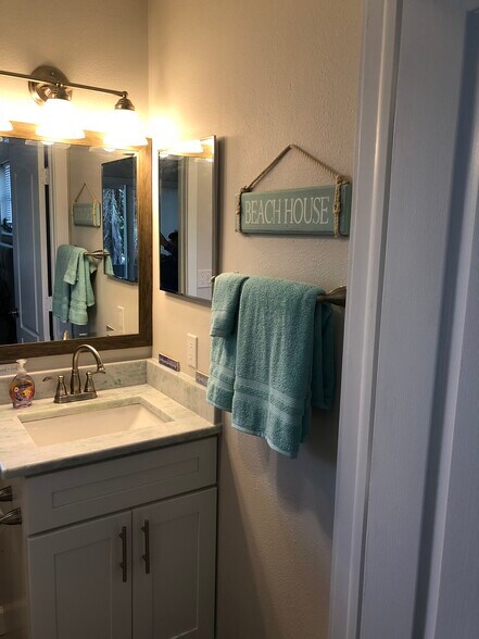 Building Photo - 7006 Midnight Pass Rd