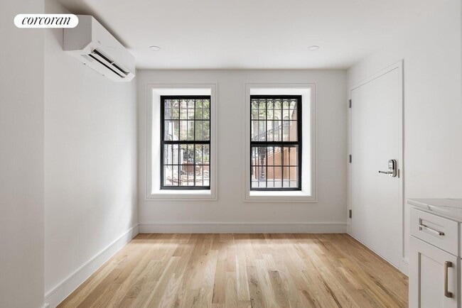 Primary Photo - 384 Hancock St