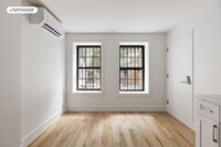Building Photo - 384 Hancock St