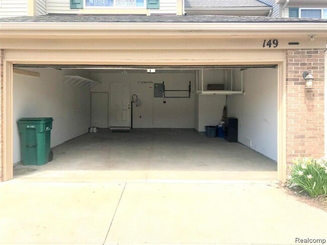 Building Photo - 149 S Vista