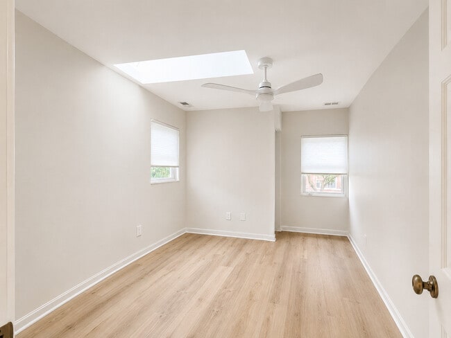 Building Photo - 3914 N Mozart St