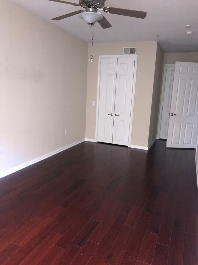 Building Photo - 7575 Kirby Dr