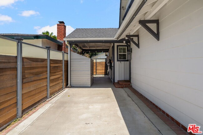 Building Photo - 22417 Dolorosa St