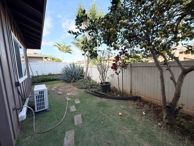 Building Photo - Available NOW – Beautiful Milo Court Townh...