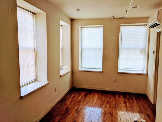 Building Photo - 517 N Harrison St