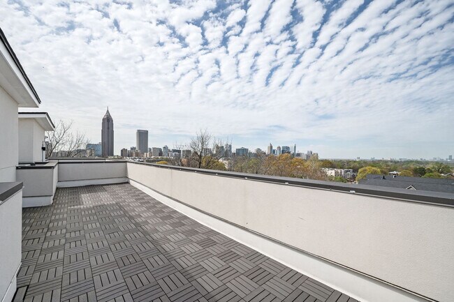 Building Photo - 542 Boulevard NE